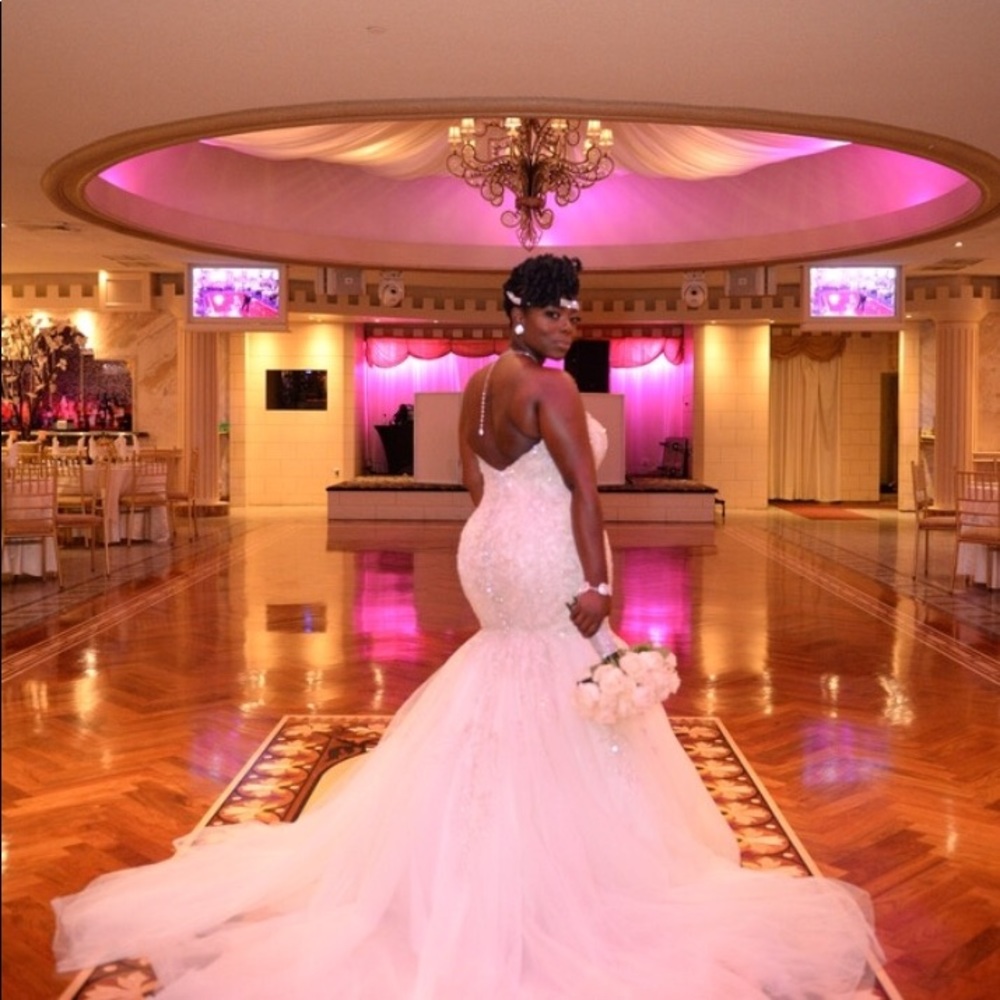 Allure Wedding Dress-Very Good Condition